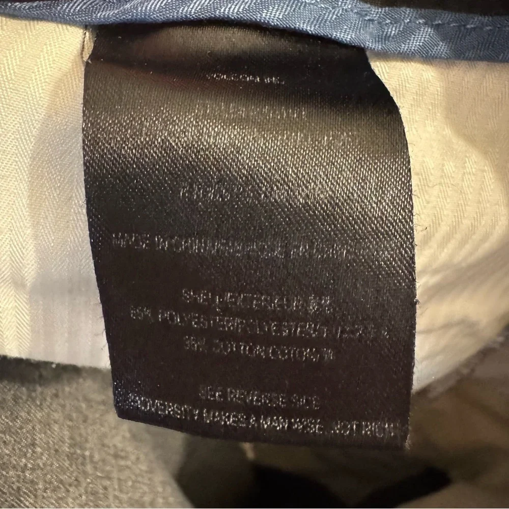 Volcom dark gray men's mid length shorts, zipper button closure, pockets, 32. - Picture 12 of 15